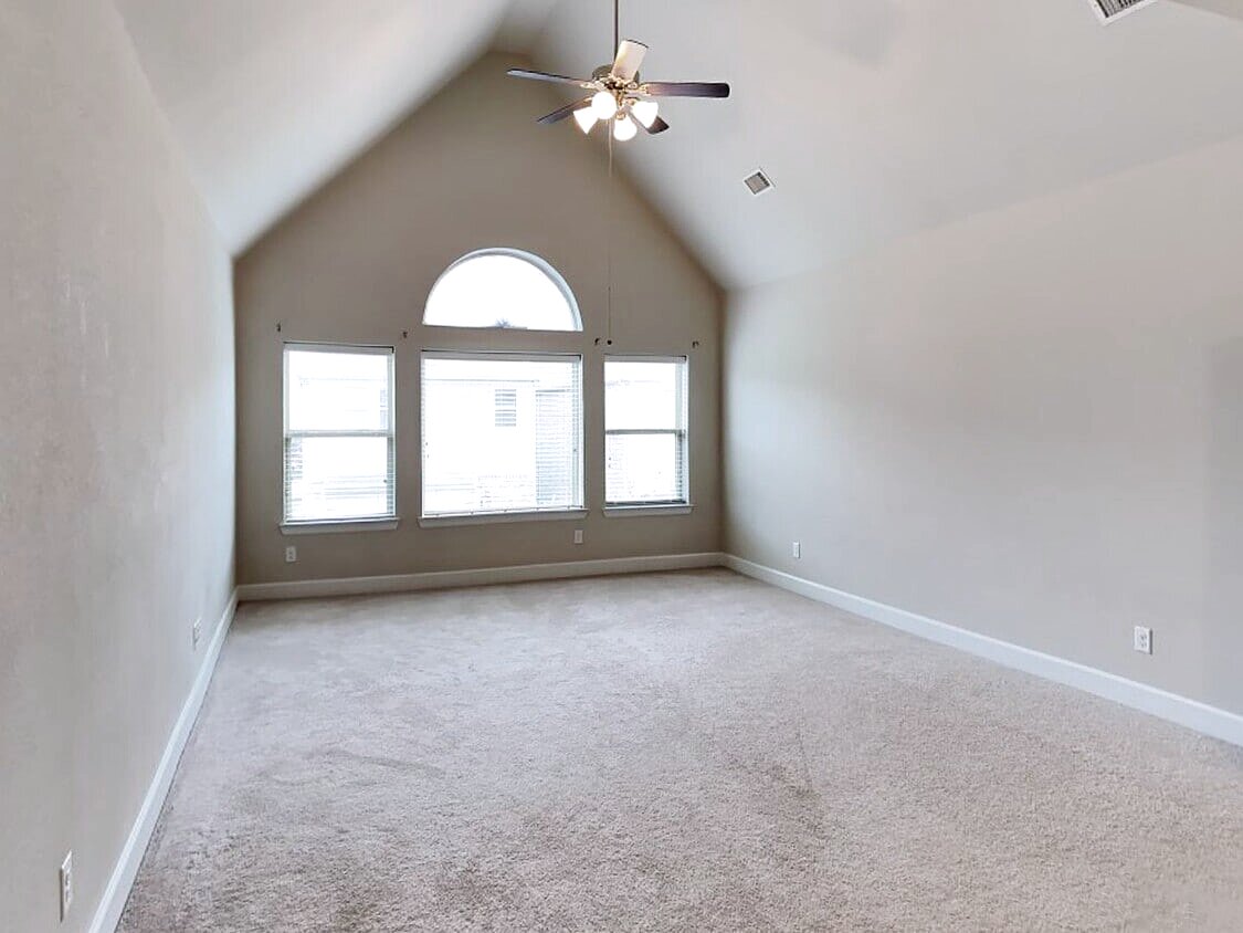 Bonus room with arched window